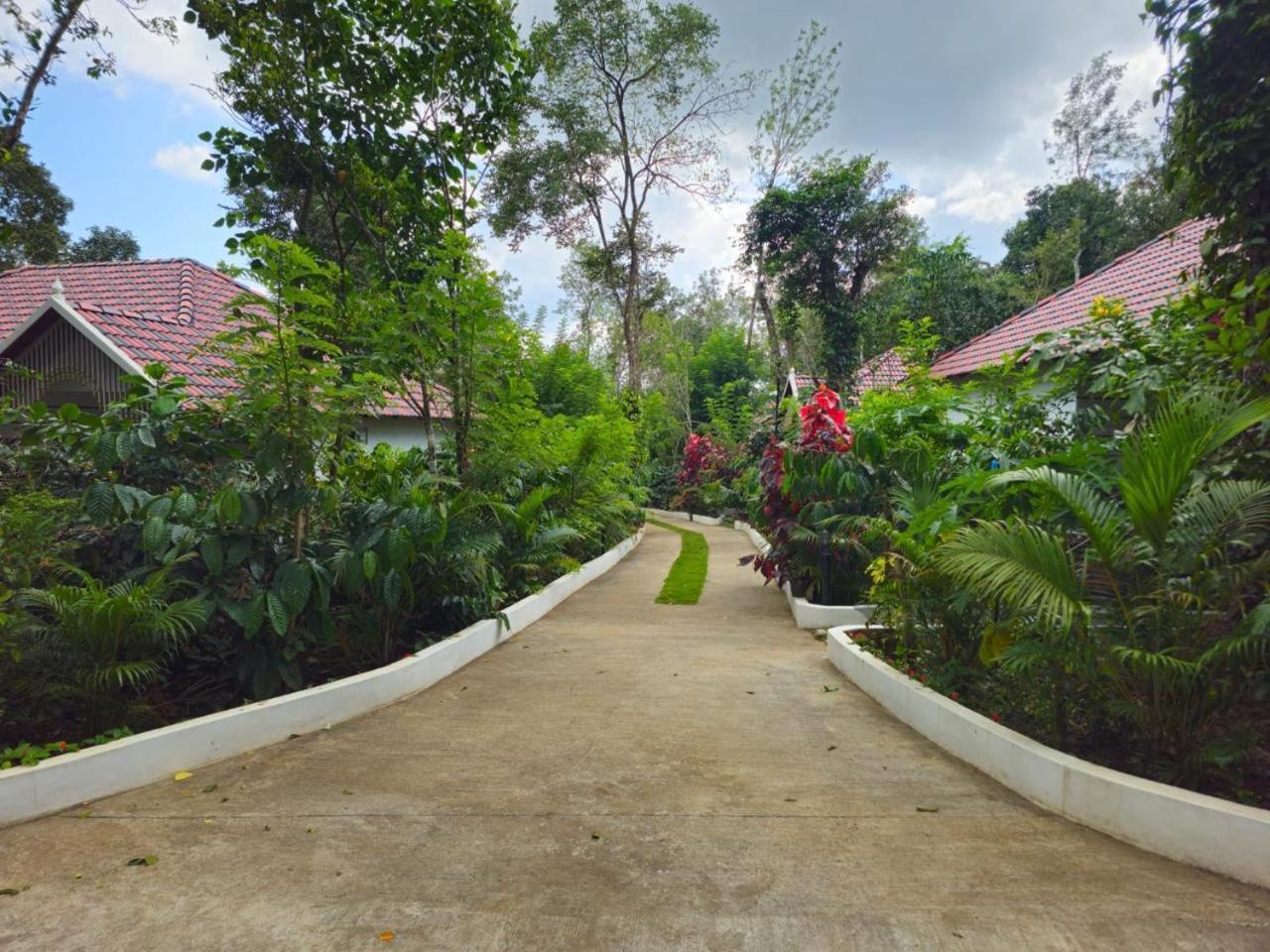Coorg Orange Blossom Resort And Spa Suntikoppa Exterior photo